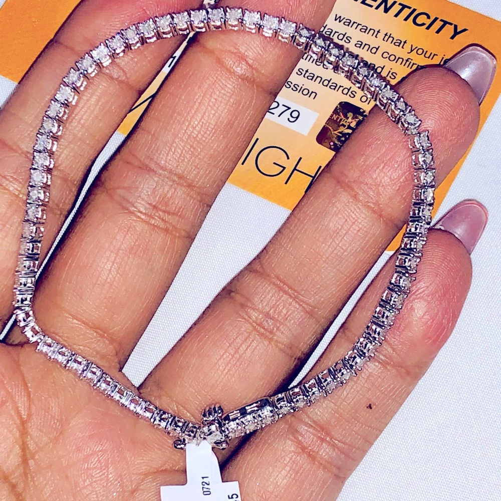 1/2ct REAL DIAMOND Bracelet Authenticity card incl